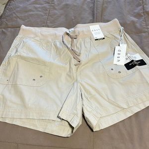 Comfort waist shorts